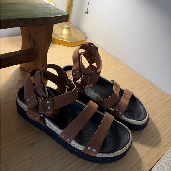 Caverley Sandals - Picture 2 of 5